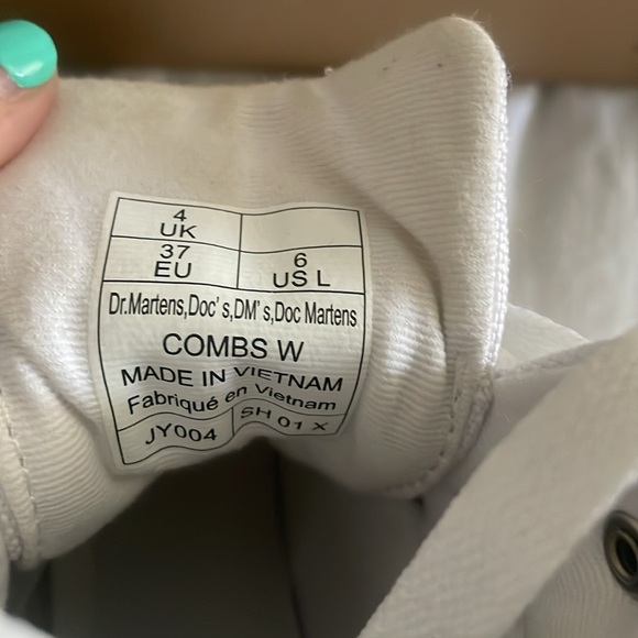 New in box Women’s Dr Martens Combs W White+White Combat Boots AW004 Size 6 US - Picture 4 of 6